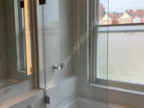 glass shower splashbacks