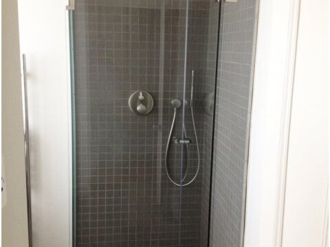 glass showerscreen