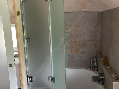 toughened glass shower screen