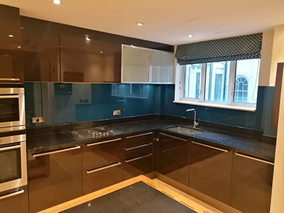 coloured kitchen splashbacks