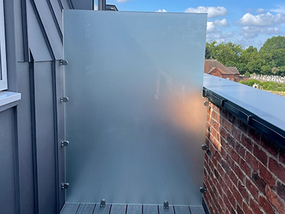 glass balustrade divider